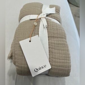 Quince Organic Airy Gauze Throw